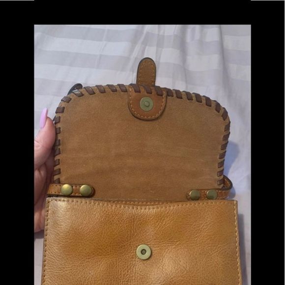 Patricia Nash tooled crossbody - Picture 3 of 5